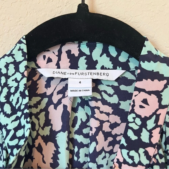 DIANE VON FURSTENBERG long sleeve cheetah print dress - Picture 3 of 6